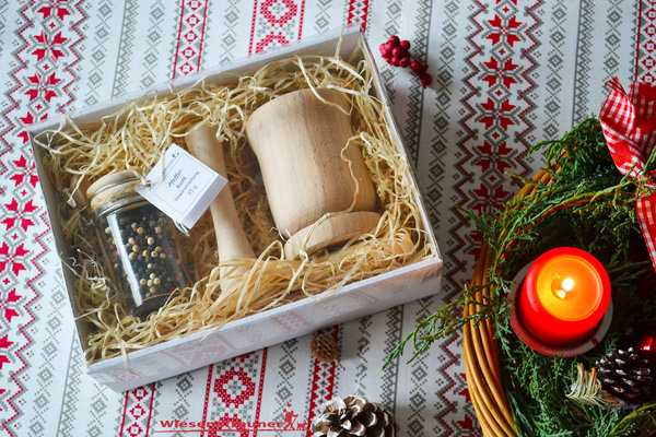 Geschenkbox: Bunter Pfeffer im Bügelglas mit Dosierlöffelchen + Mörser